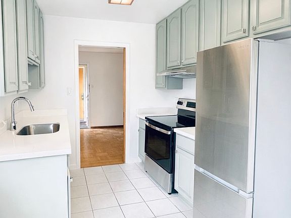 5th image of 4150 Lawton St #2