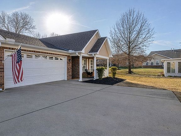 3rd image of 702 Forest Glen Cir