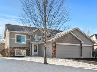 863 Forest Edge Dr, Jordan, MN 55352
