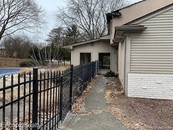 4th image of 35711 Castlemeadow Dr