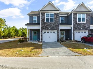 301 S Stingray Ln, Sneads Ferry, NC 28460