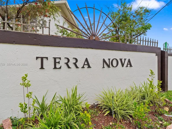 10877 NW 7th St APT 21-35, Miami, FL 33172