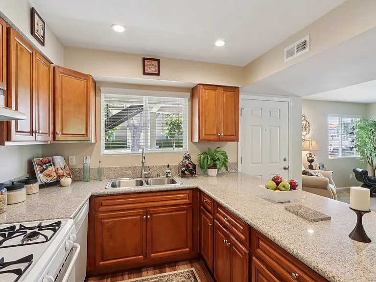 2 Bedroom 2 Bathroom Model (1,093 sqft.)

Kitchen