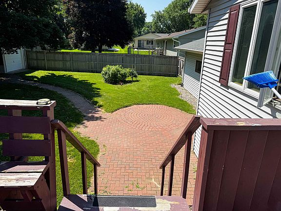3rd image of 513 N Hume Ave