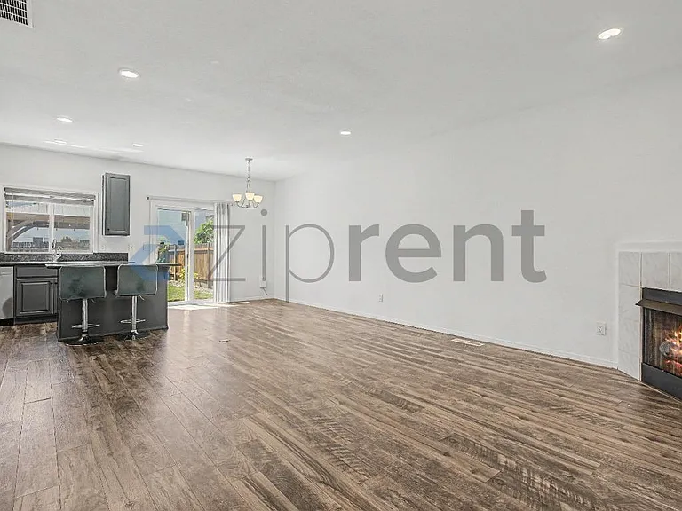 6674 SE Lois St — Photo 6
