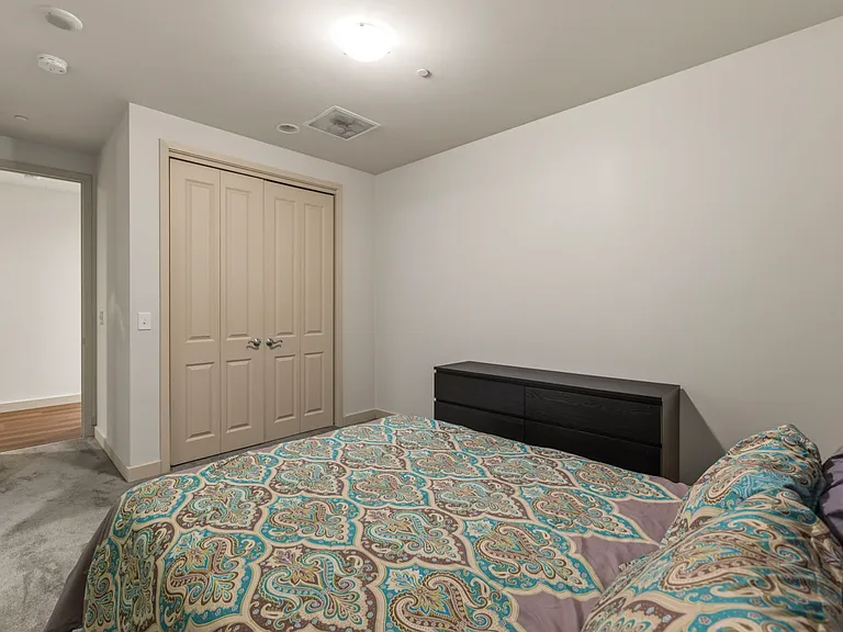700 W 31st St #404 — Photo 21