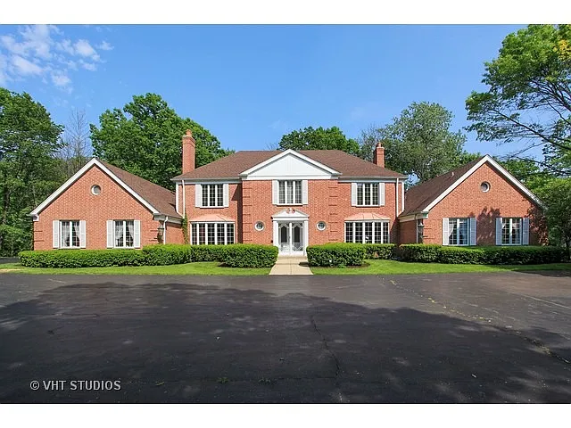 495 McCormick Dr photo 1
