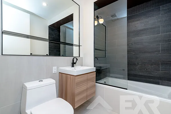 Rented by EXR | media 32