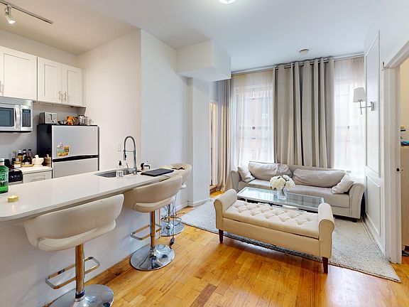 2nd image of 165 Mulberry St APT 7