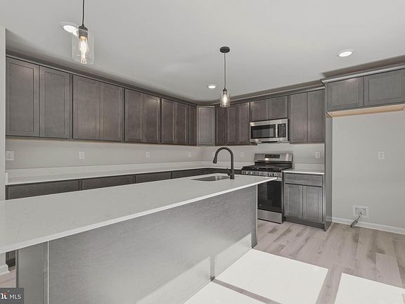 4th image of 221 Hogbin Rd