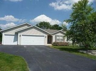 10167 Lismore Rd, Roscoe, IL 61073