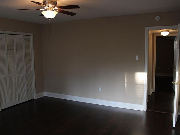 3rd image of 1350 Park Dr #5