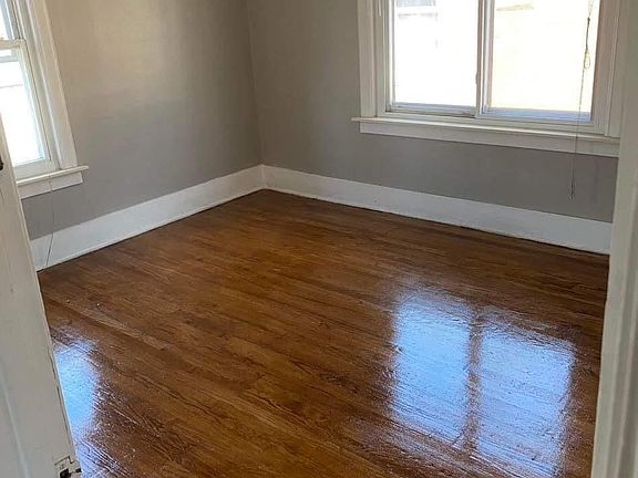 3rd image of 4224 W Buena Vista St #2