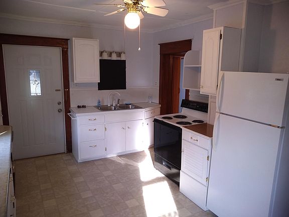 2nd image of 212 4th St #1