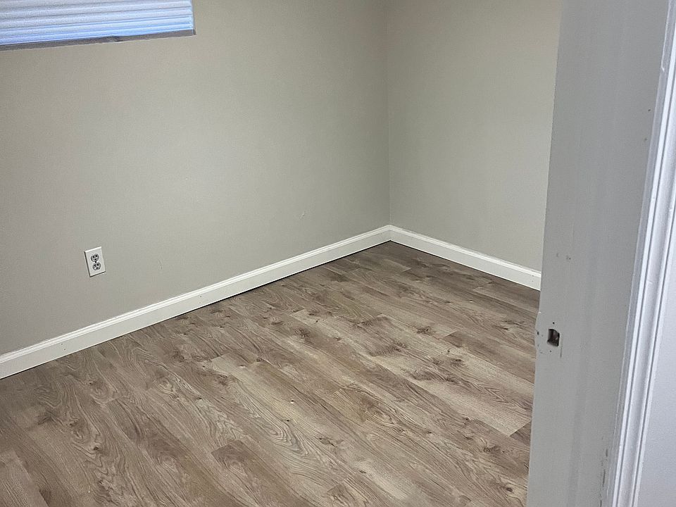 First bedroom or office space.