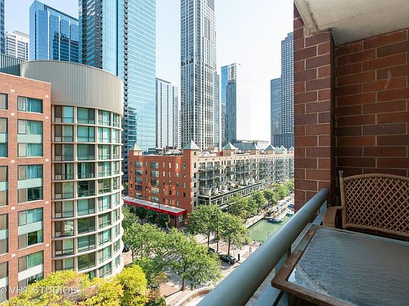 2nd image of 440 N McClurg Ct APT 1008S