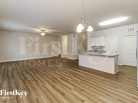 4th image of 1136 Scarlett Dr