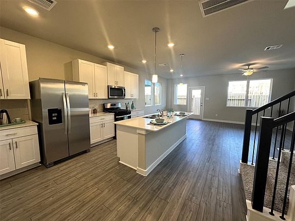 5th image of 3113 Moontide Ln
