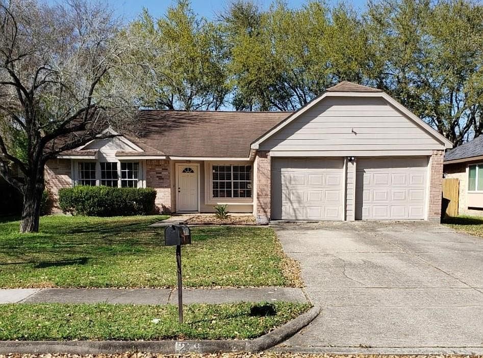 1st image of 2796 Pinewood Dr