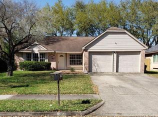 2796 Pinewood Dr, League City, TX 77573