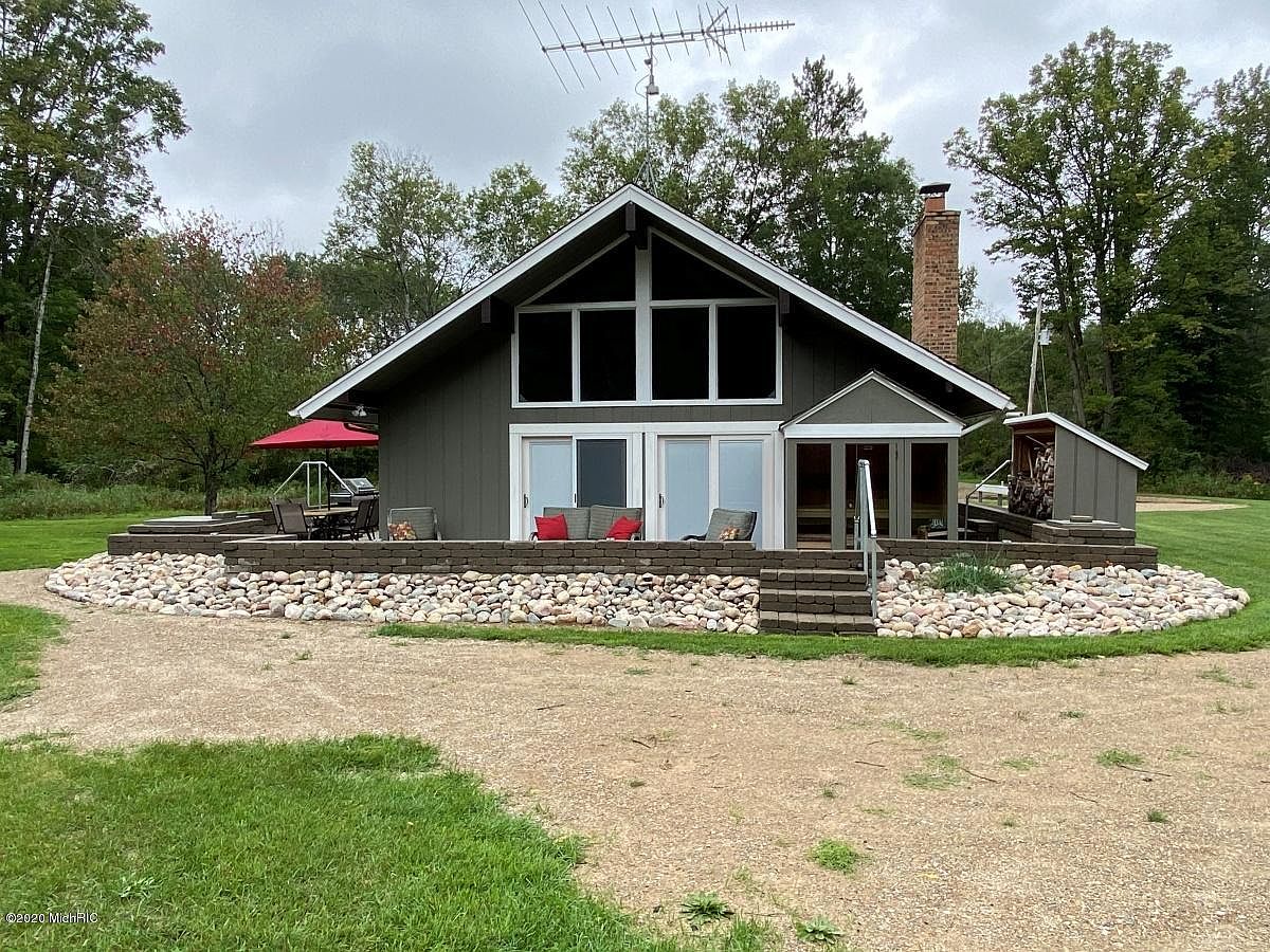 741 E Kinney Dr Baldwin Mi 49304 Mls 21008228 Zillow
