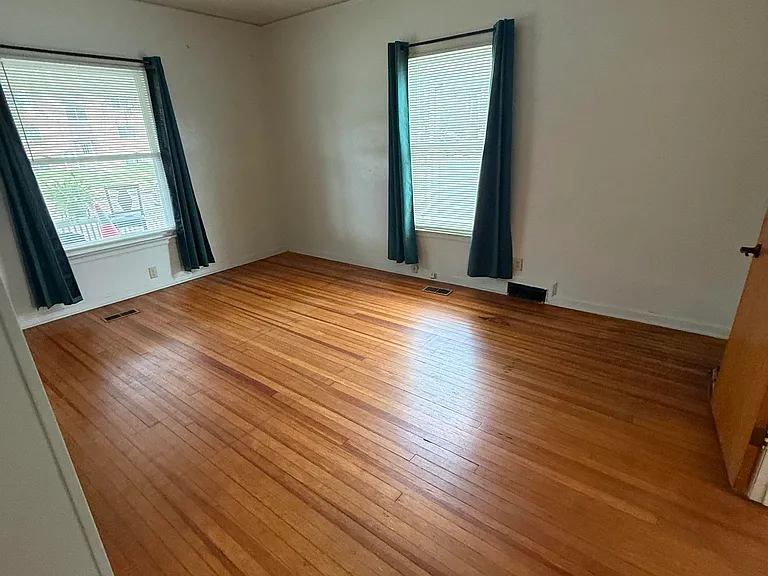 1109 G St #A — Photo 9
