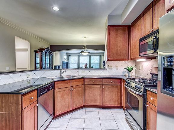 4th image of 500 Waters Edge Dr APT 113