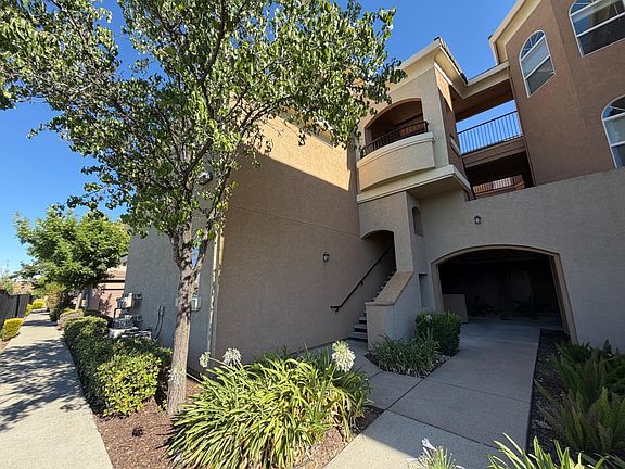 2nd image of 600 Moon Cir Unit 625