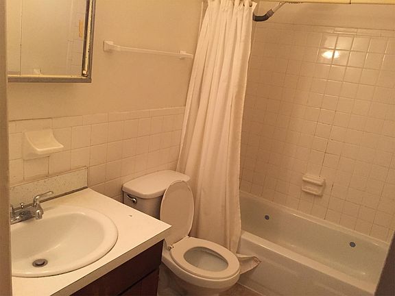 4th image of 415 Barberton Dr