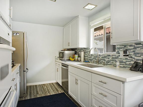 3rd image of 965 Seaside Ct