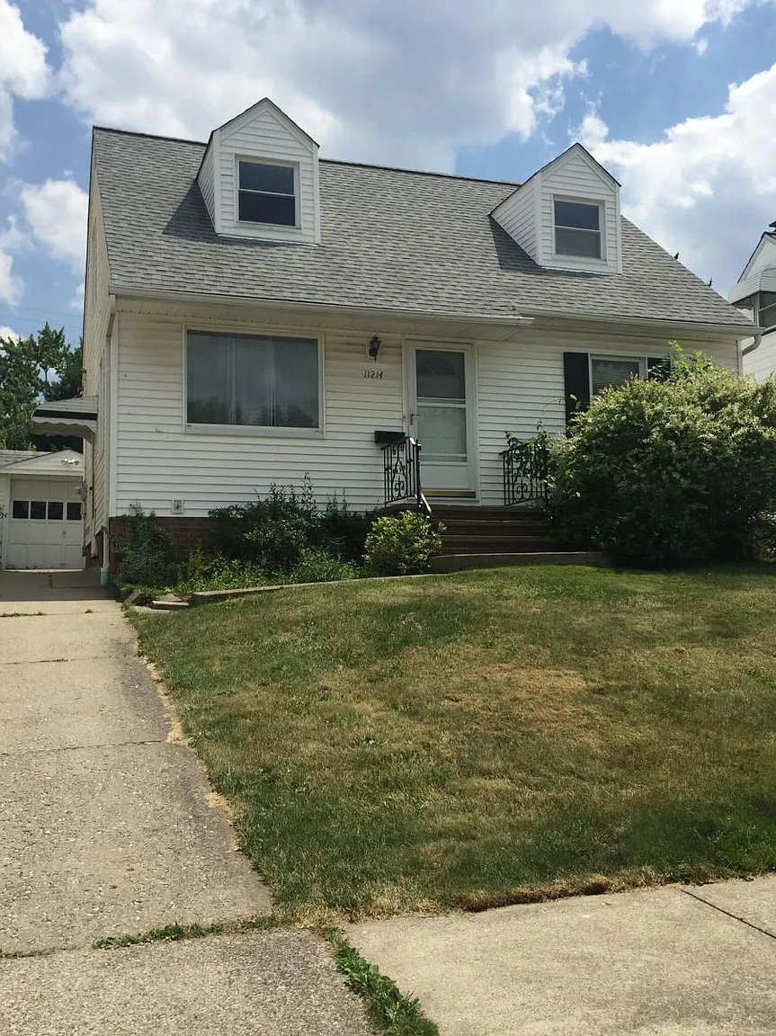 11214 Mountview Ave photo 1