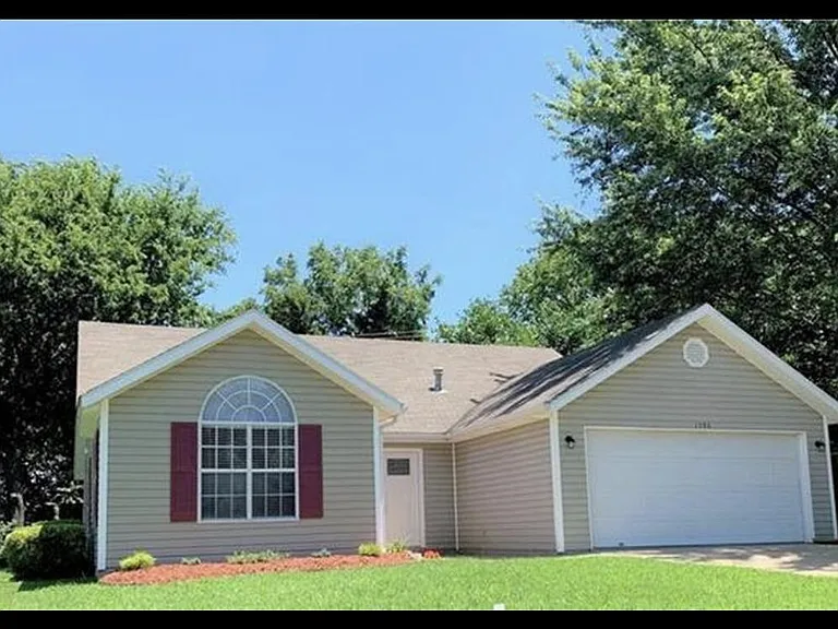 1796 N Salem Rd — Photo 2