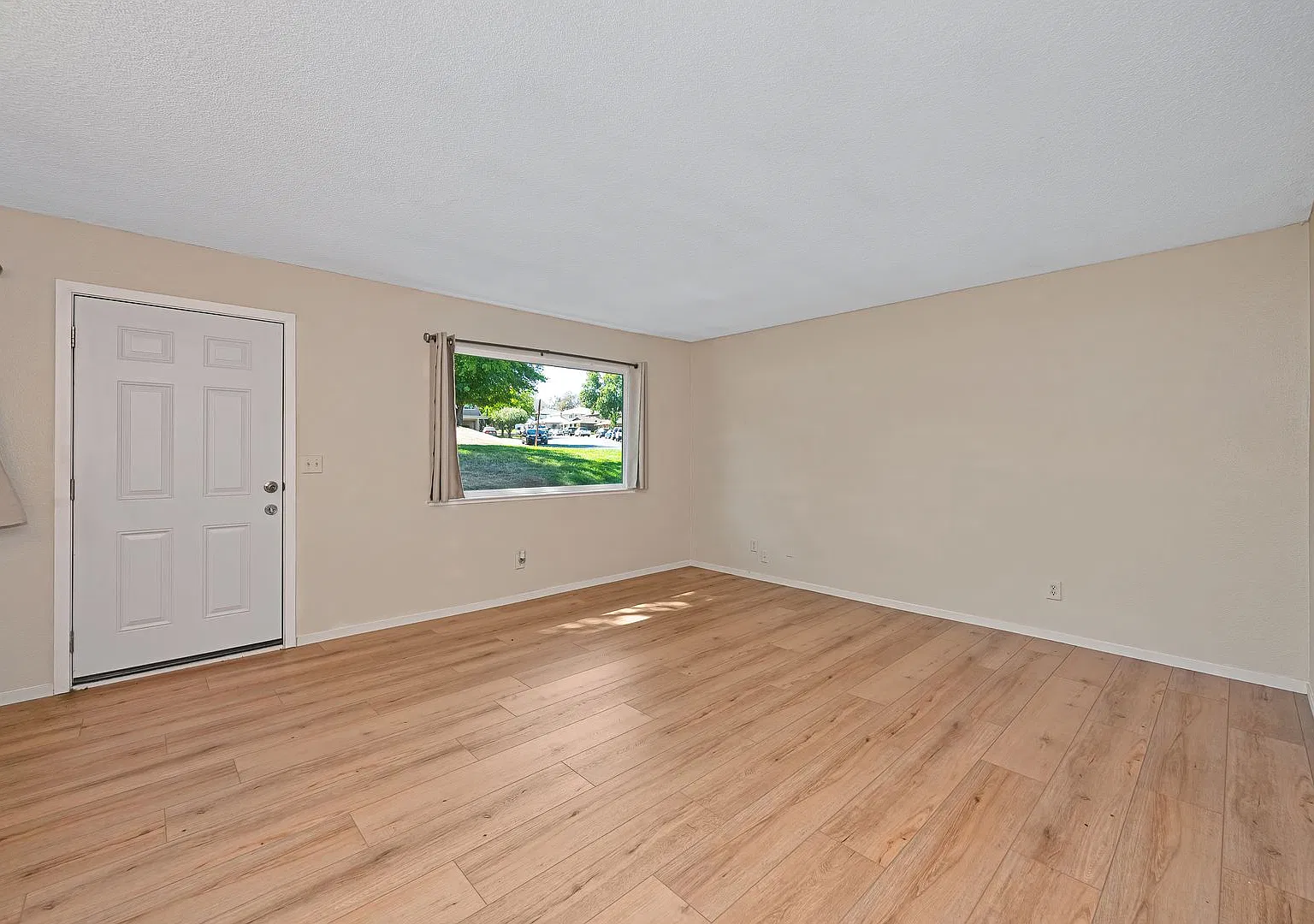 Completely Renovated 2BR/1BA Single-Story Unit in Auburn Move-In Ready! — Photo 4