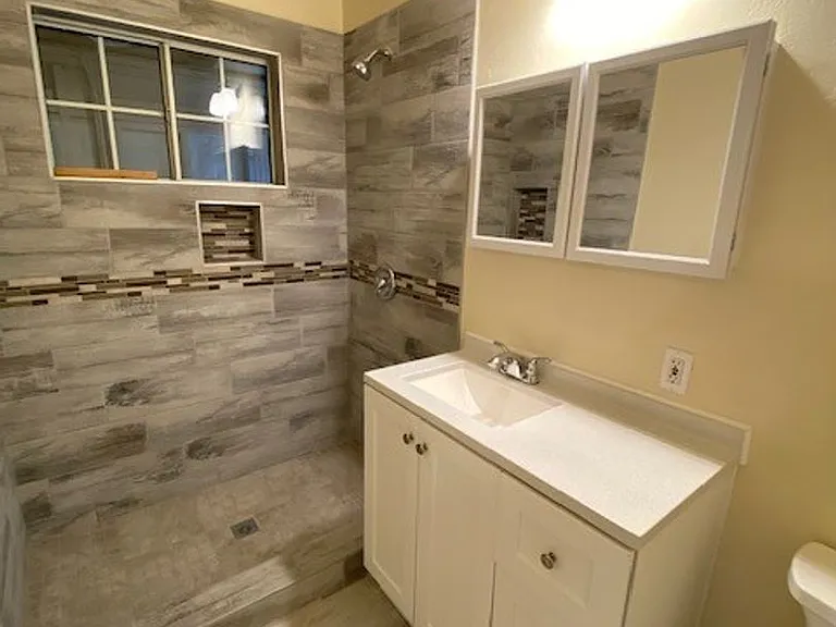 4901 Frink Ave — Photo 5