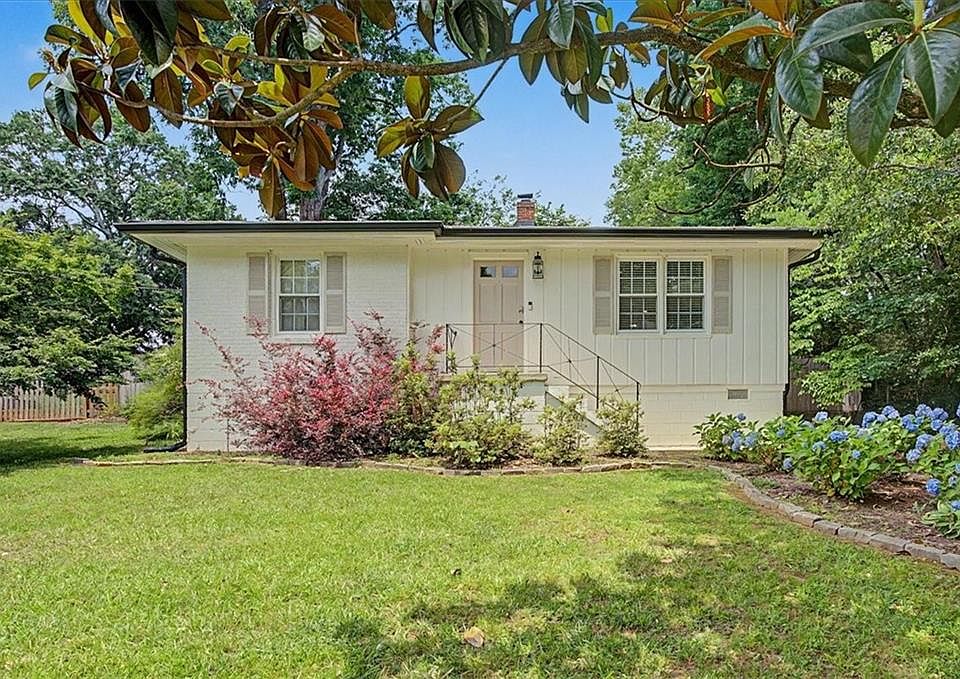 1st image of 1005 Ridgecrest Dr SE