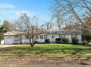 6 Sandy Ln, Ewing, NJ 08628