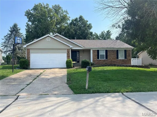 4241 Golden Wheat Dr, Saint Charles, MO 63304