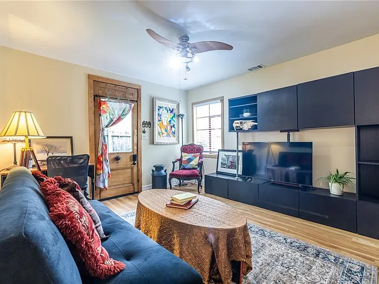 150 South Ave SE #2 — Photo 9