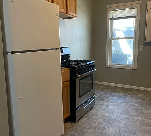 4th image of 935 Arcade St #1
