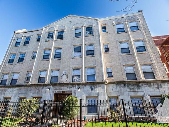 2nd image of 4031 N Kenmore Ave APT 308