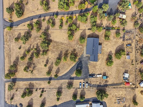 3rd image of 15886 SE Cahvilla Rd