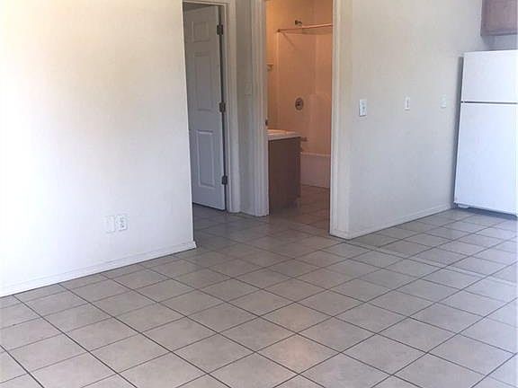 3rd image of 1131 N Oakland Ave APT 1