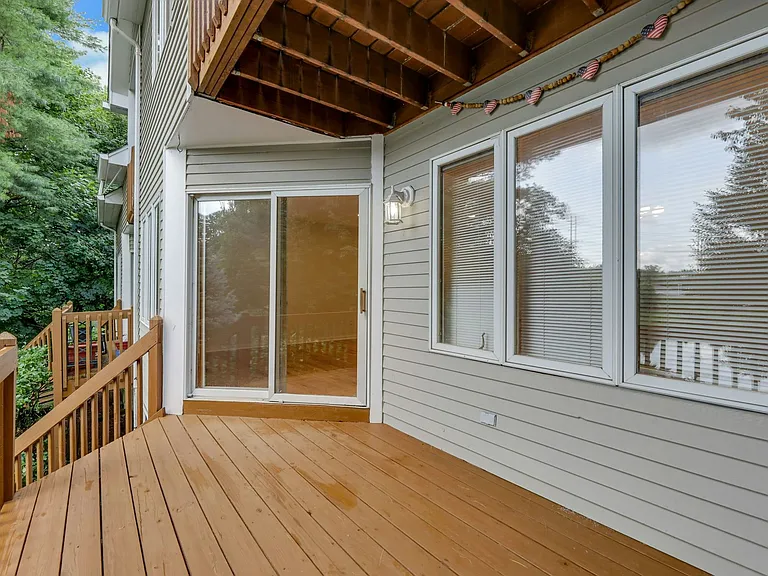 35 Reagan Way — Photo 27