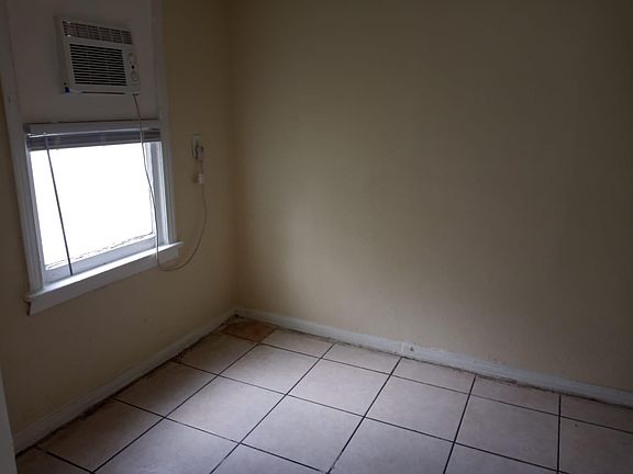 4th image of 930 18th St APT C