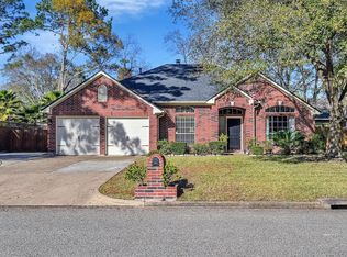 24 Windsor Dr, Conroe, TX 77304