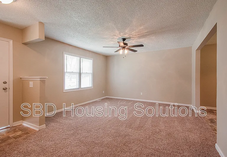 1306 SE Knight Cir — Photo 2