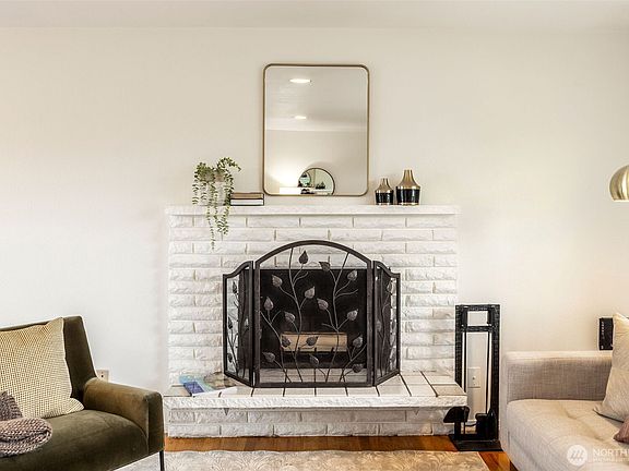 3rd image of 10020 18th Avenue SW