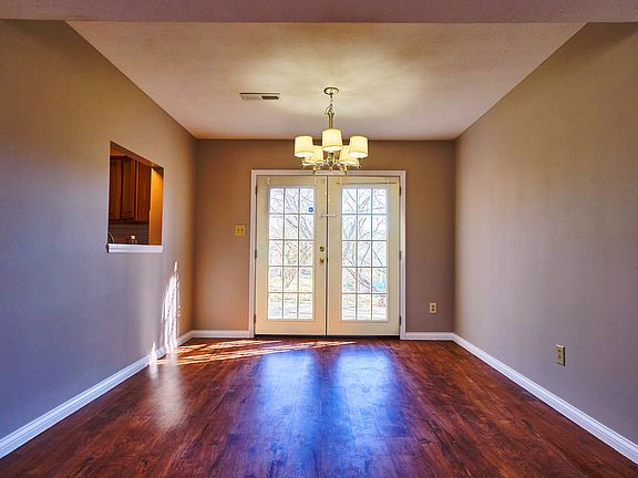 4th image of 5812 Jamaica Ln