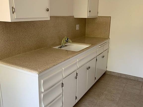4th image of 1671 Ontario Dr APT 1