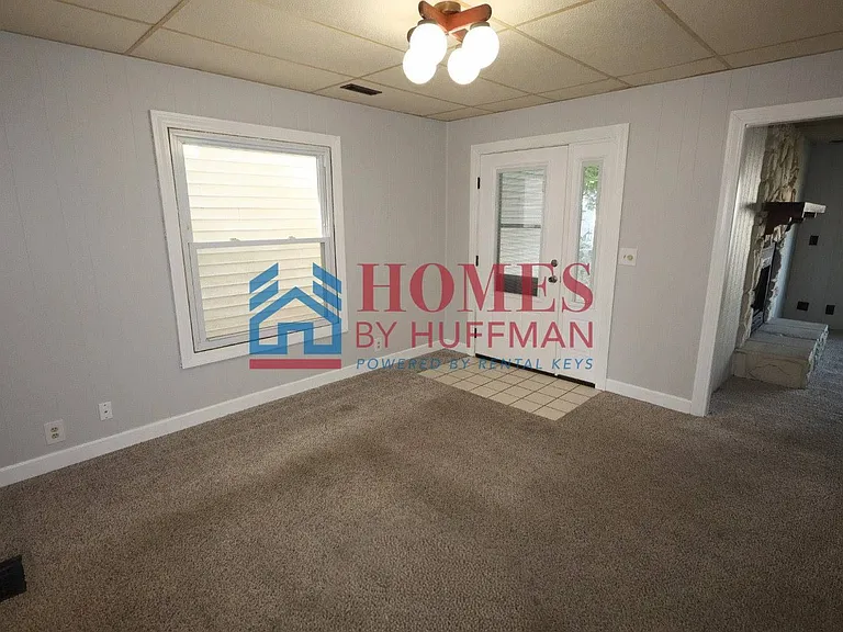 1219 Harriet St — Photo 3